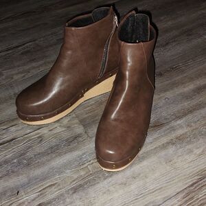 Brown Ankle boots Sz 7.5